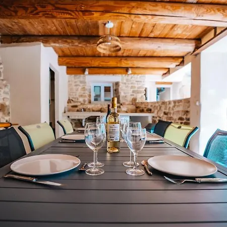 Superbe Maison De Village-piscine-idéal Famille * Bourdic