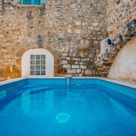 Holiday home Superbe Maison De Village-piscine-ideal Famille Bourdic