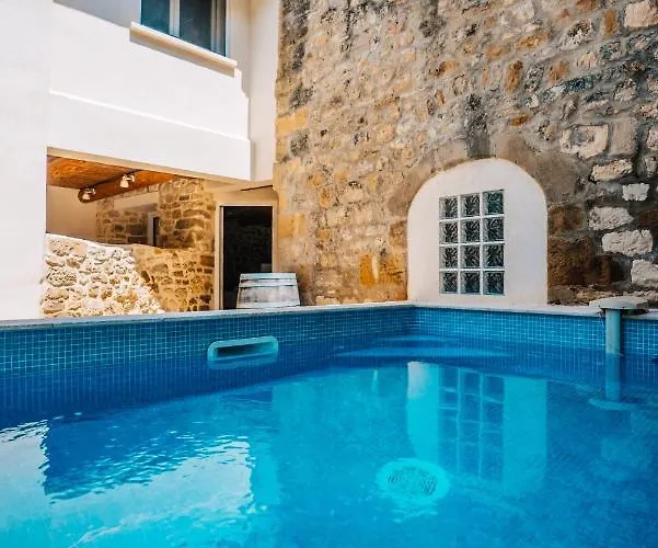 Superbe Maison De Village-piscine-ideal Famille Ferienhaus