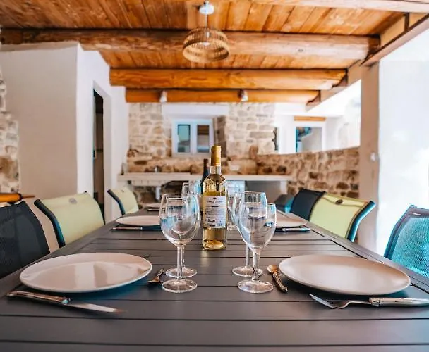 Superbe Maison De Village-piscine-ideal Famille * Bourdic
